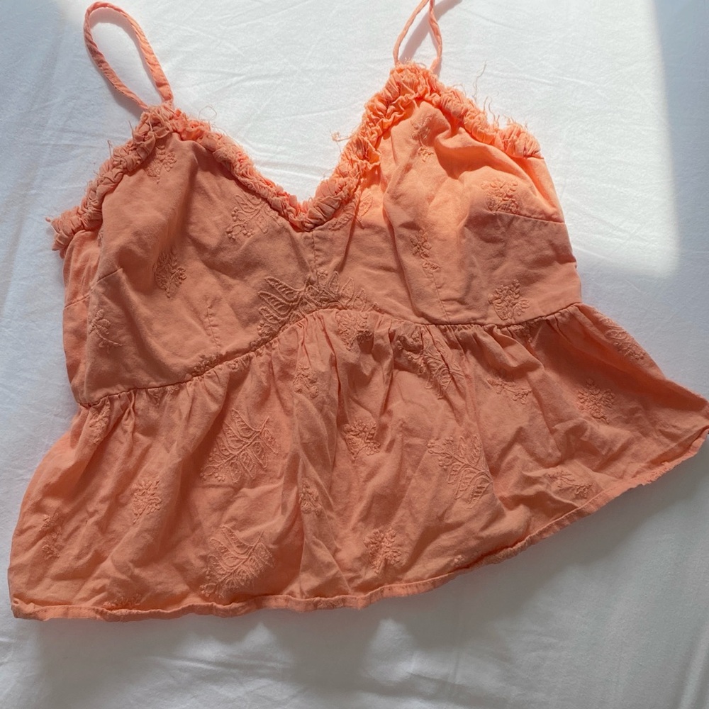 Cropped embroidered top ruffle